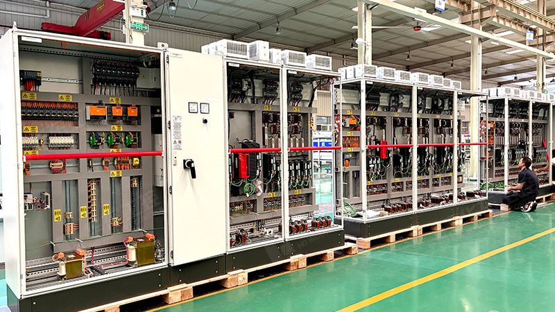 華東工控：以<i style='color:red'>plc控制</i>柜為核心，鑄就高效可靠的自動化控制系統(tǒng)