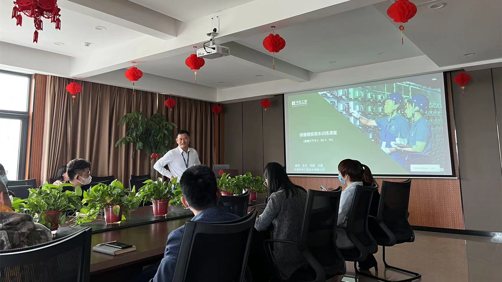 華東工控開展內部產品交流會暨銷售學習訓練會