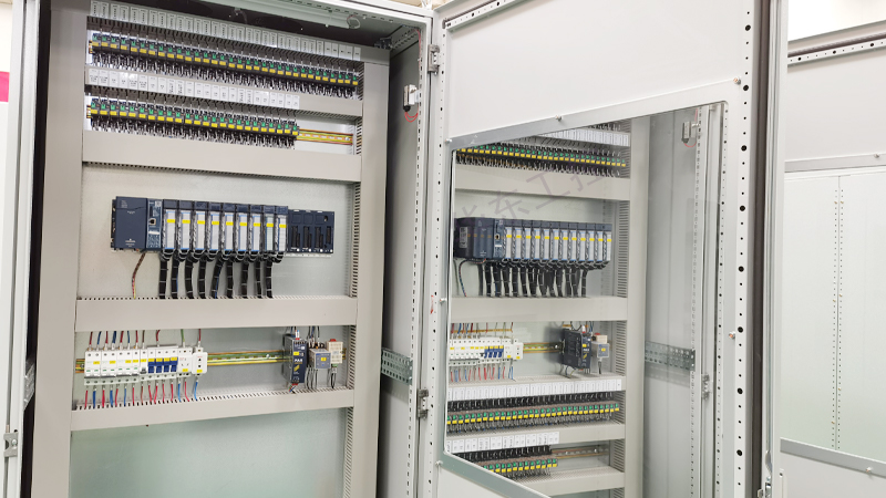 plc控制柜柜內細節圖
