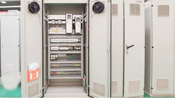 <i style='color:red'>河南控制柜</i>，變頻控制柜生產廠家